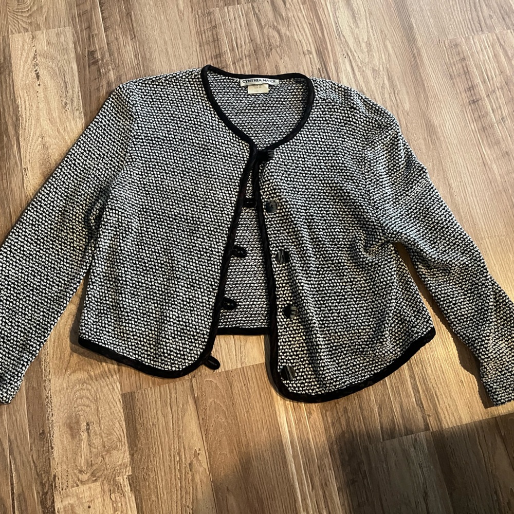 Vintage cropped knitted semi cropped cardigan